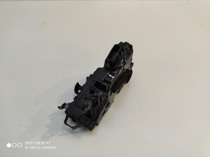 CERRADURA PUERTA DELANTERA DERECHA NISSAN MICRA 2019