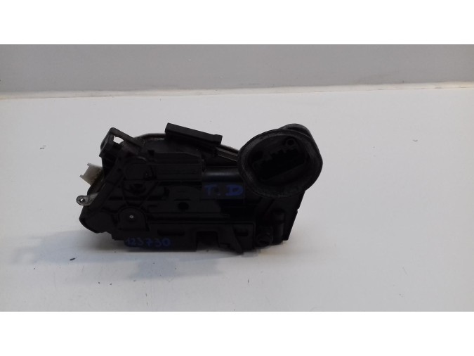 CERRADURA PUERTA TRASERA DERECHA VOLKSWAGEN GOLF 2013