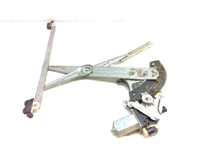 ELEVALUNAS DELANTERO IZQUIERDO NISSAN MICRA 2011
