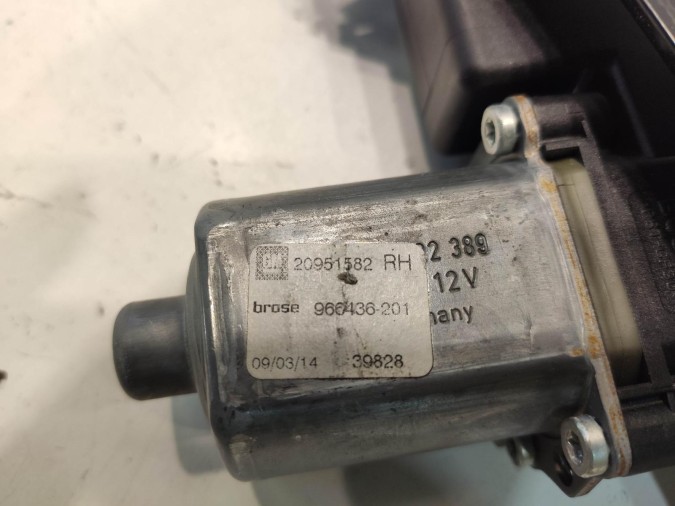 ELEVALUNAS DELANTERO DERECHO OPEL ZAFIRA 2015
