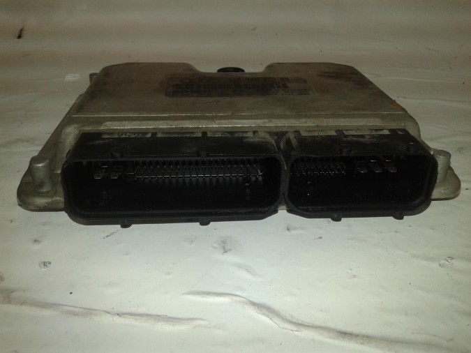 Unidad de Control Electrónico VOLKSWAGEN GOLF 2000