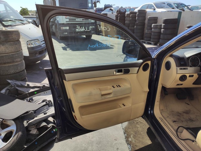 PUERTA DELANTERA IZQUIERDA VOLKSWAGEN TOUAREG 2005