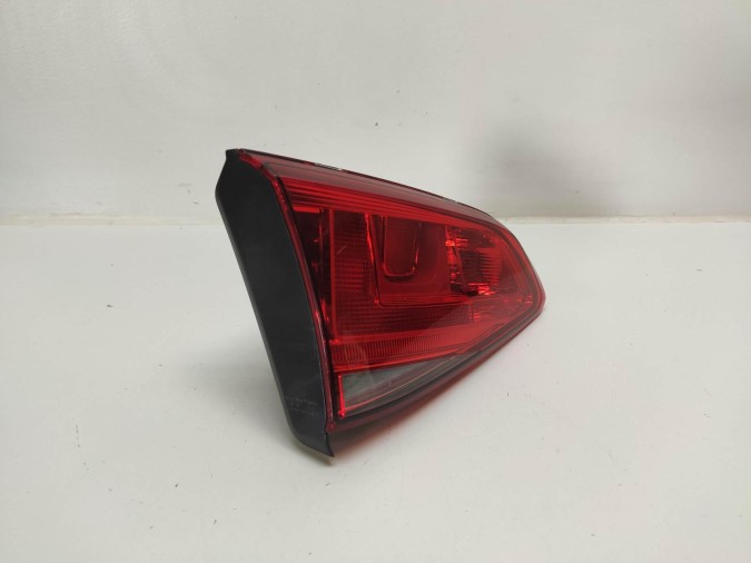 PILOTO TRASERO IZQUIERDO INTERIOR VOLKSWAGEN GOLF 2017
