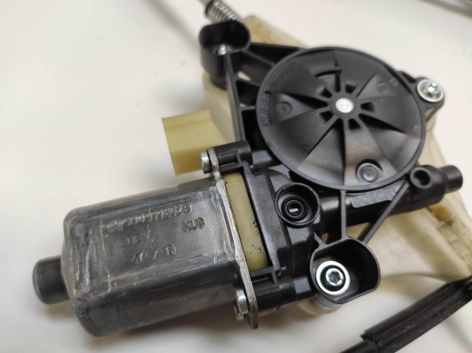 ELEVALUNAS DELANTERO IZQUIERDO SEAT LEON 2013