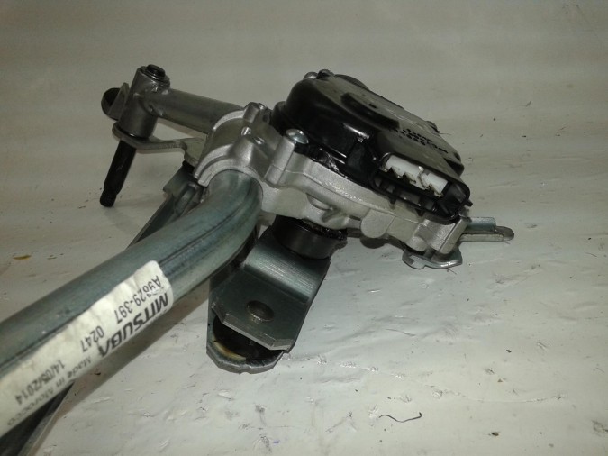 Motor Limpiaparabrisas delantero TATA CAPTUR 2015
