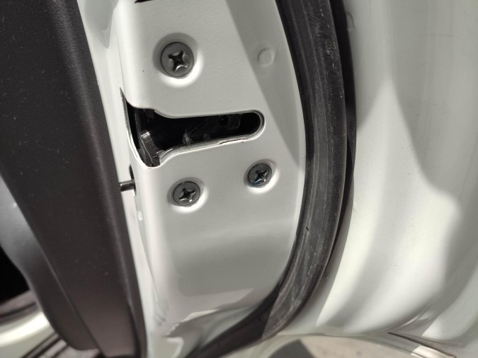 CERRADURA TRASERA DERECHA  NISSAN JUKE 2011