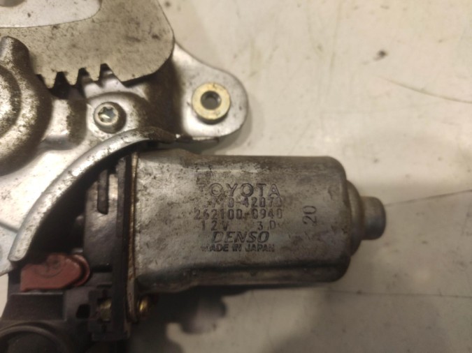 ELEVALUNAS DELANTERO DERECHO TOYOTA RAV 4 2002