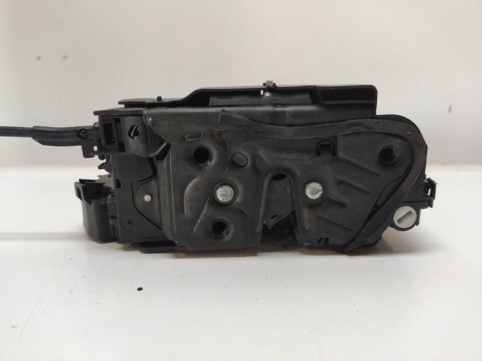 CERRADURA PUERTA TRASERA DERECHA VOLKSWAGEN GOLF 2017