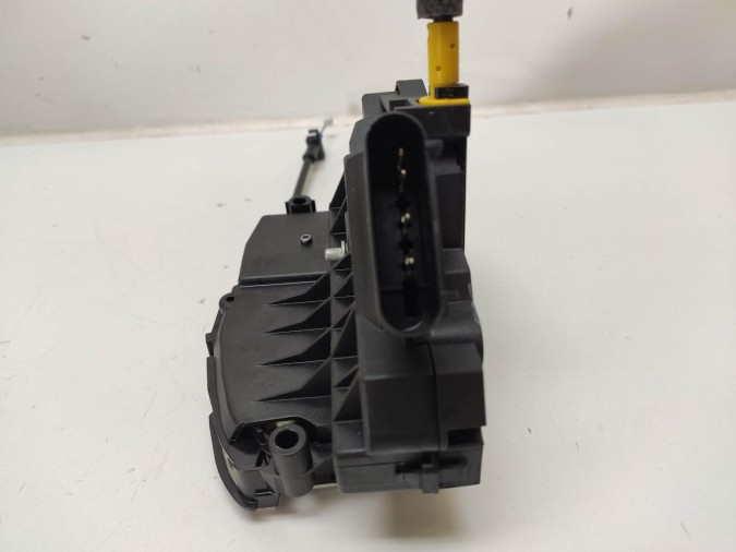 CERRADURA PUERTA TRASERA DERECHA FORD KUGA 2018