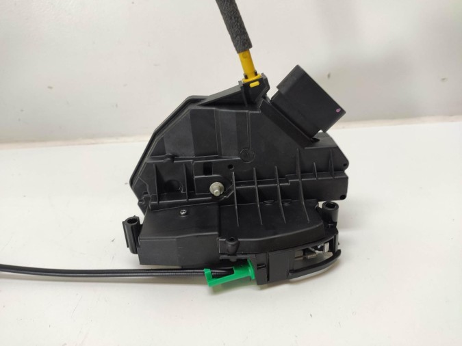 CERRADURA PUERTA TRASERA DERECHA FORD KUGA 2018