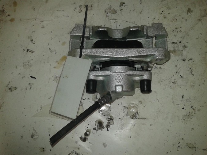 PINZA FRENO DELANTERA IZQUIERDA MAZDA CAPTUR 2015