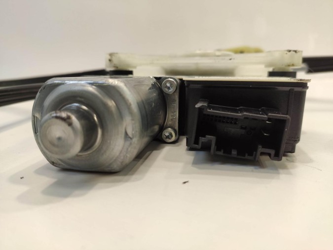 ELEVALUNAS DELANTERO DERECHO VOLKSWAGEN POLO 2019