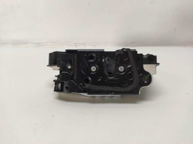 CERRADURA PUERTA DELANTERA DERECHA VOLKSWAGEN GOLF 2010