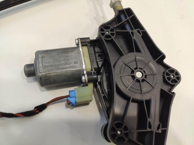 ELEVALUNAS DELANTERO DERECHO VOLKSWAGEN GOLF 2013