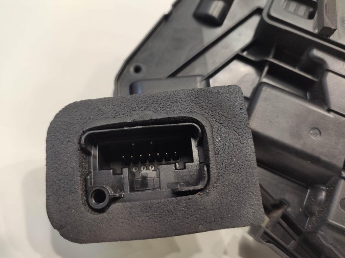 CERRADURA PUERTA DELANTERA DERECHA VOLKSWAGEN GOLF 2013