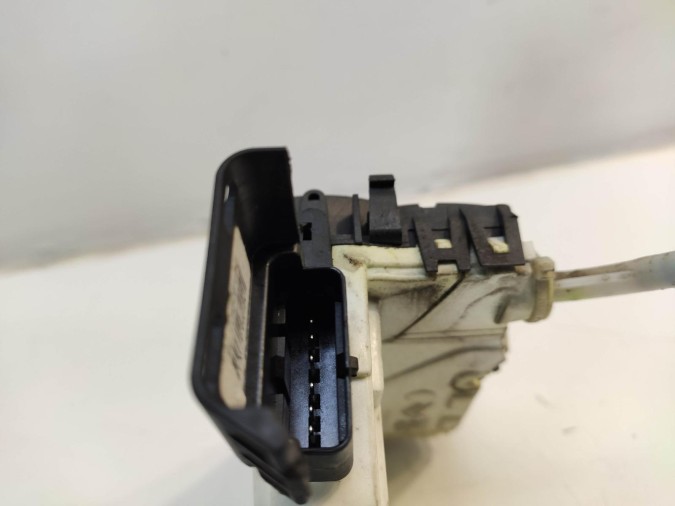 CERRADURA PUERTA DELANTERA DERECHA PEUGEOT 3008 2010