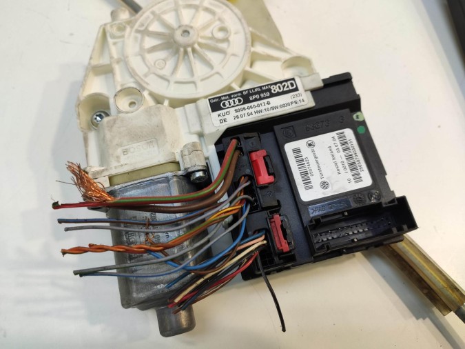 ELEVALUNAS DELANTERO DERECHO AUDI A3 2004