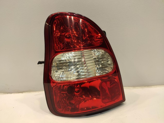 PILOTO TRASERO IZQUIERDO KIA CARNIVAL 2001