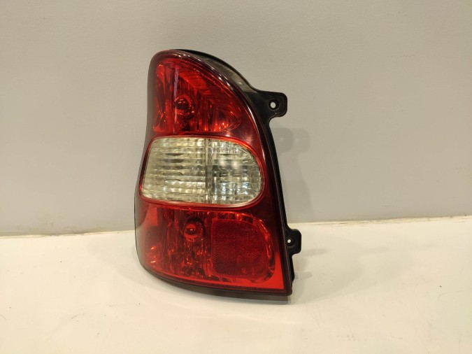 PILOTO TRASERO IZQUIERDO KIA CARNIVAL 2001