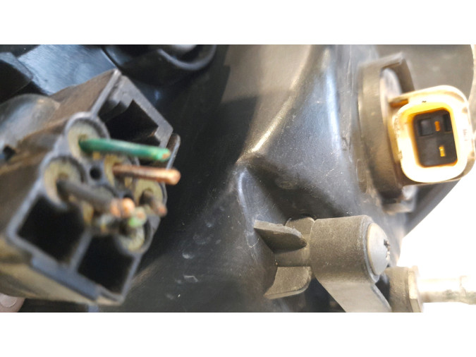 FARO DELANTERO DERECHO CHEVROLET CAPTIVA 2007