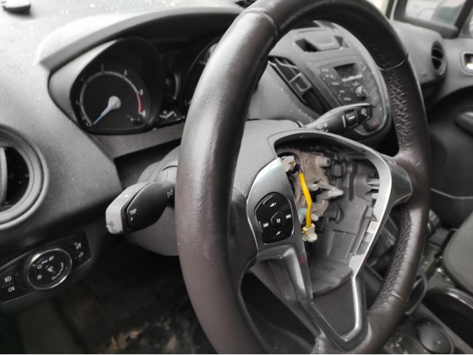 VOLANTE FORD TRANSIT COURIER 2018