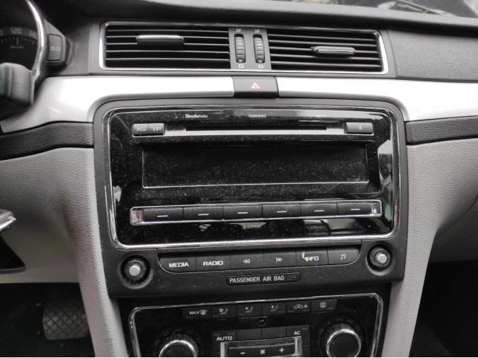 Radio CD SKODA SUPERB 2010
