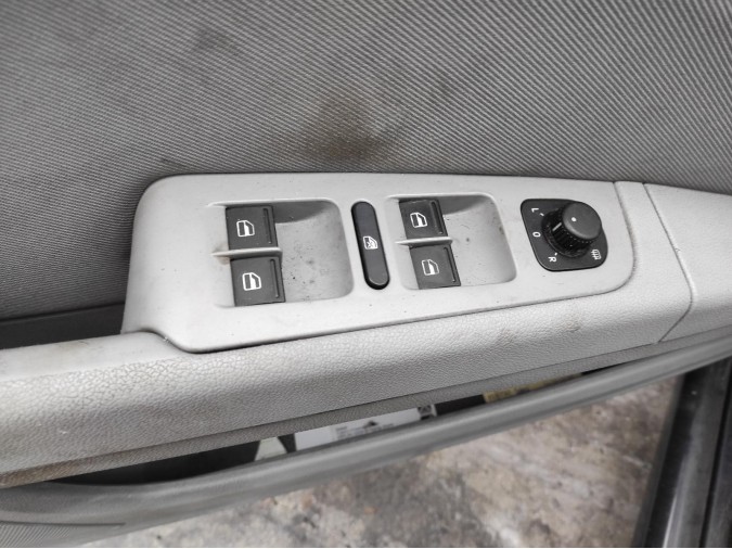 MANDO ELEVALUNAS DELANTERO IZQUIERDO SKODA SUPERB 2010