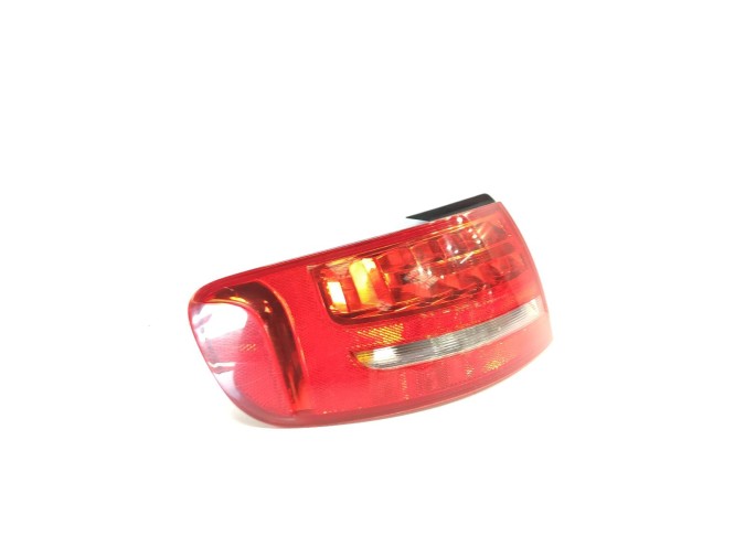 PILOTO TRASERO DERECHO DACIA SANDERO 2010