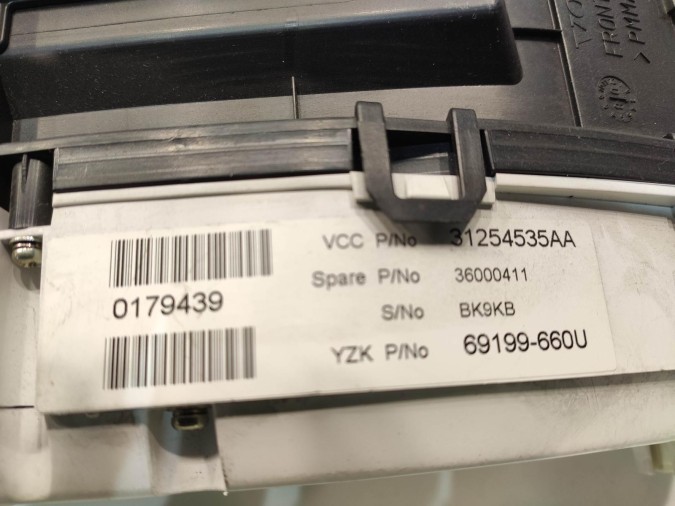 CUADRO INSTRUMENTOS TOYOTA AVENSIS VERSO 2008