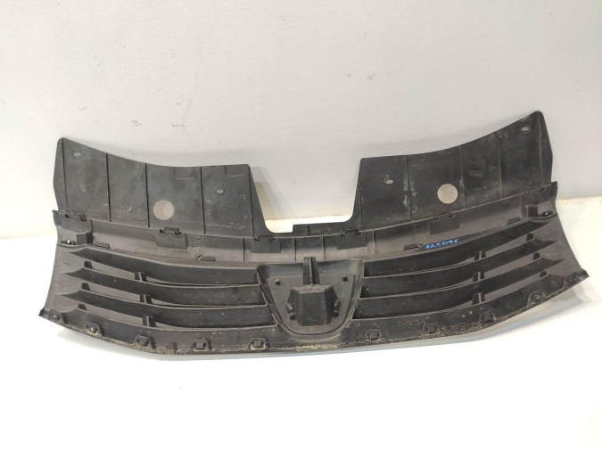 REJILLA DELANTERA DACIA SANDERO 2011