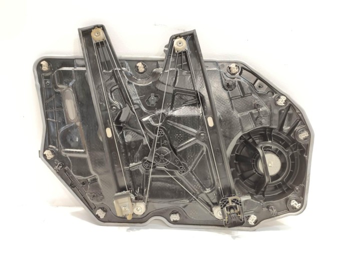 ELEVALUNAS DELANTERO DERECHO FORD FOCUS 2020