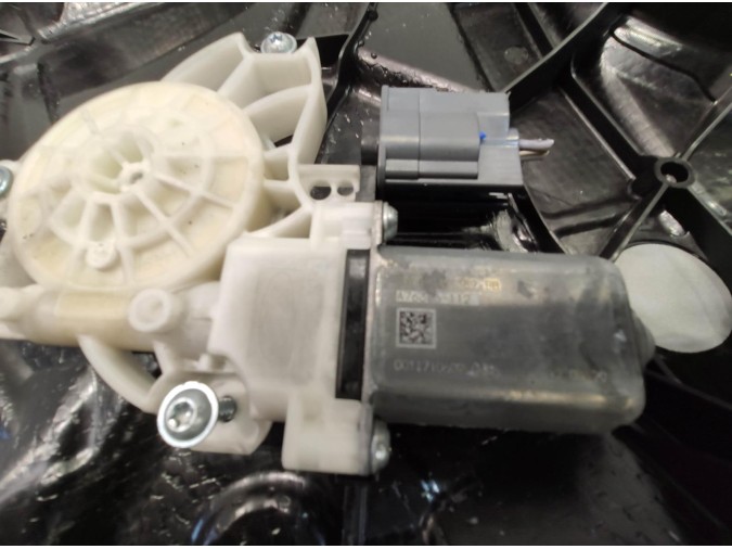 ELEVALUNAS DELANTERO DERECHO FORD FOCUS 2020