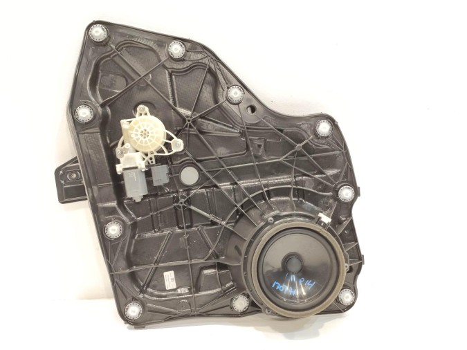 ELEVALUNAS TRASERO DERECHO FORD FOCUS 2020