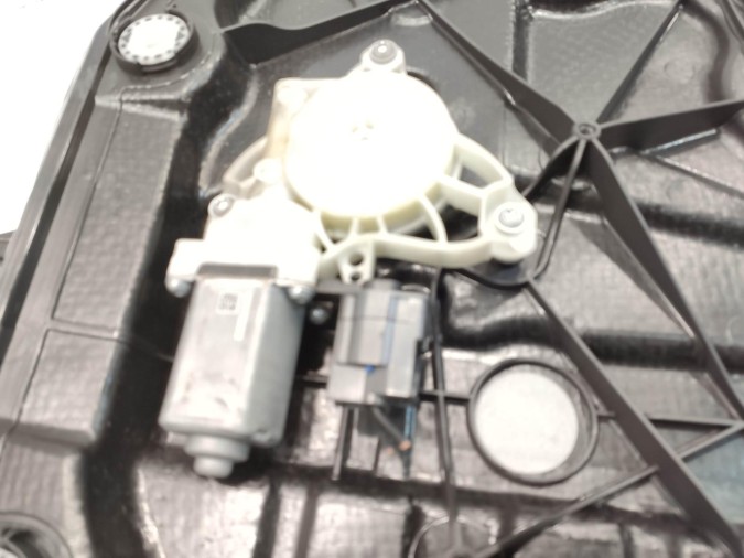 ELEVALUNAS TRASERO DERECHO FORD FOCUS 2020