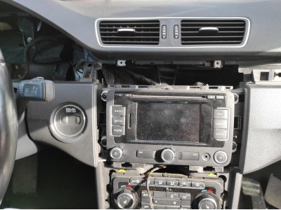 SAT. NAV. UNIT VOLKSWAGEN PASSAT 2011