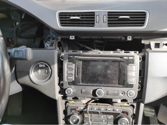 SAT. NAV. UNIT VOLKSWAGEN PASSAT 2011