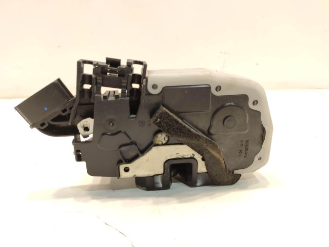 CERRADURA PUERTA DELANTERA DERECHA NISSAN JUKE 2011