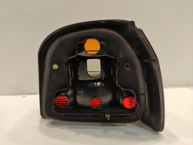 PILOTO TRASERO IZQUIERDO VOLKSWAGEN GOLF 2006