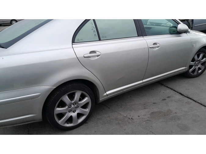 Intercooler TOYOTA AVENSIS 2004