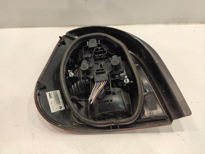 PILOTO TRASERO DERECHO RENAULT SCENIC 2002