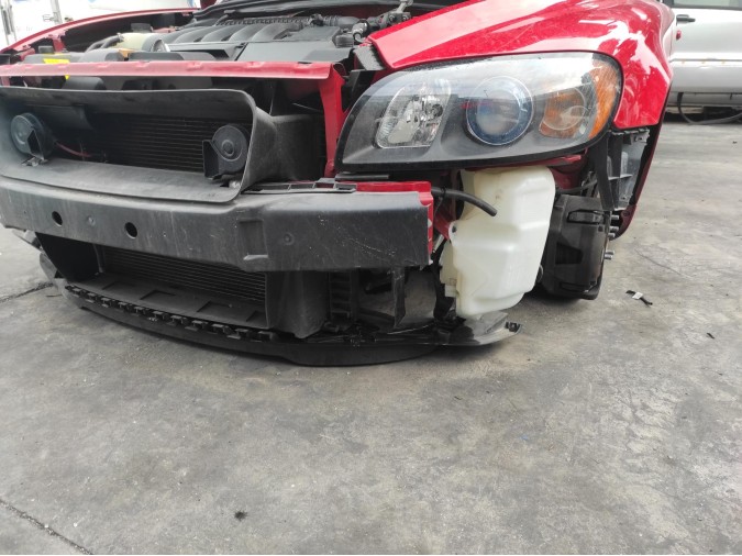 REFUERZO PARAGOLPES DELANTERO VOLVO C70 2006