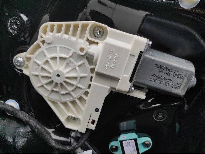 ELEVALUNAS DELANTERO DERECHO AUDI A4 2010