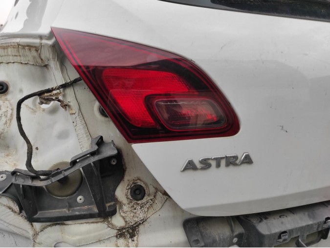 PILOTO TRASERO IZQUIERDO OPEL ASTRA 2012