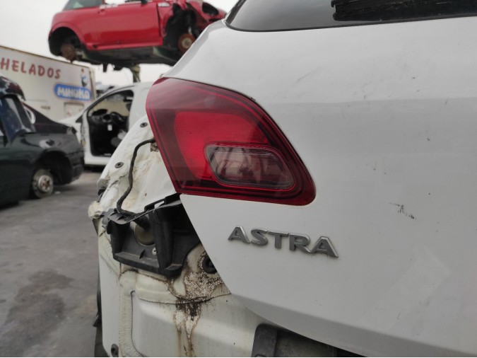 PILOTO TRASERO IZQUIERDO OPEL ASTRA 2012