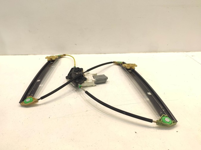 ELEVALUNAS DELANTERO DERECHO TOYOTA YARIS 2010