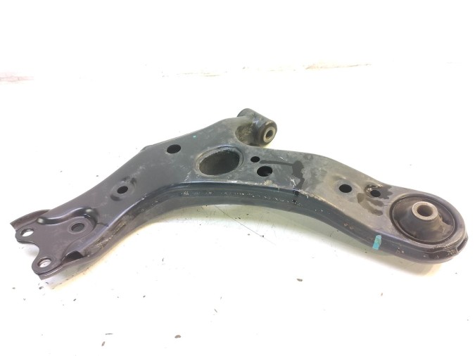 BRAZO SUSPENSION INFERIOR DELANTERO DERECHO TOYOTA VERSO 2017