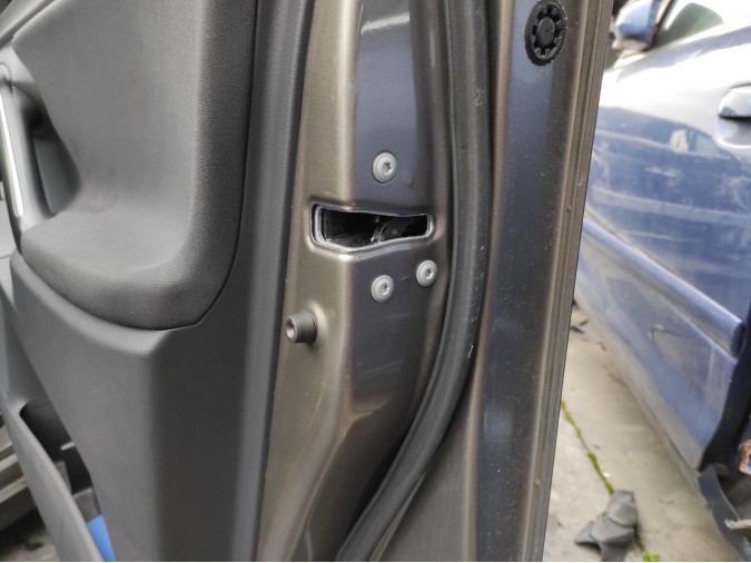 CERRADURA PUERTA TRASERA IZQUIERDA TOYOTA VERSO 2017
