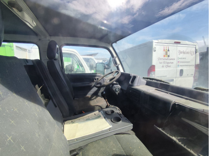 NISSAN CABSTAR 2002