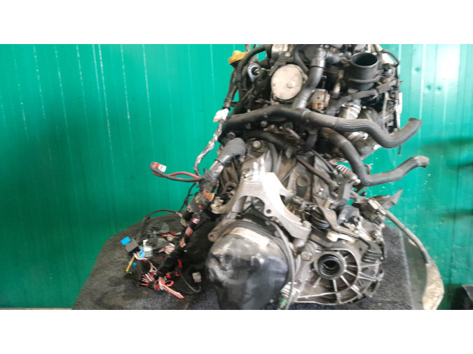MOTOR CON ACCESORIOS Y CAJA DE CAMBIOS DACIA SANDERO 2015
