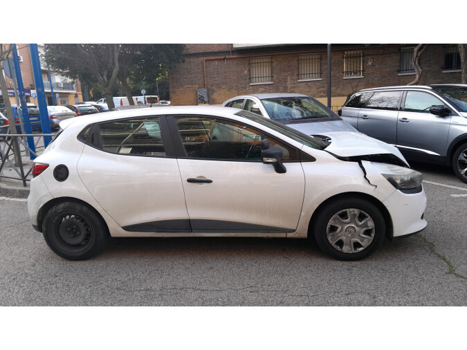 REFUERZO PARAGOLPES TRASERO RENAULT CLIO 2015